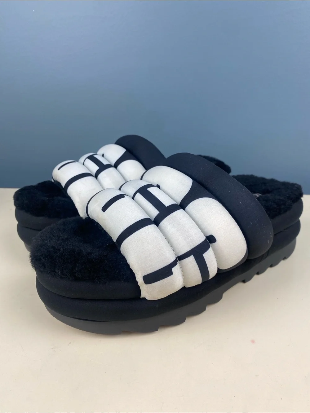 UGG Women’s Maxi Slide Platform Logo Sandals 7